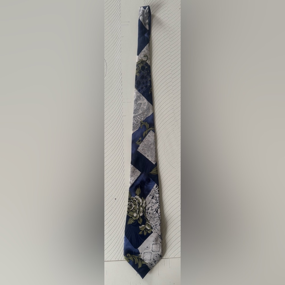 Christian Armand Men’s Handmade Blue Floral Tie.